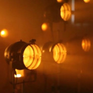 Uma orquestra formada por 96 lâmpadas