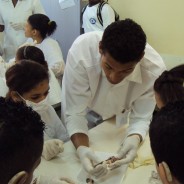 Alunos surdos também podem aprender ciência