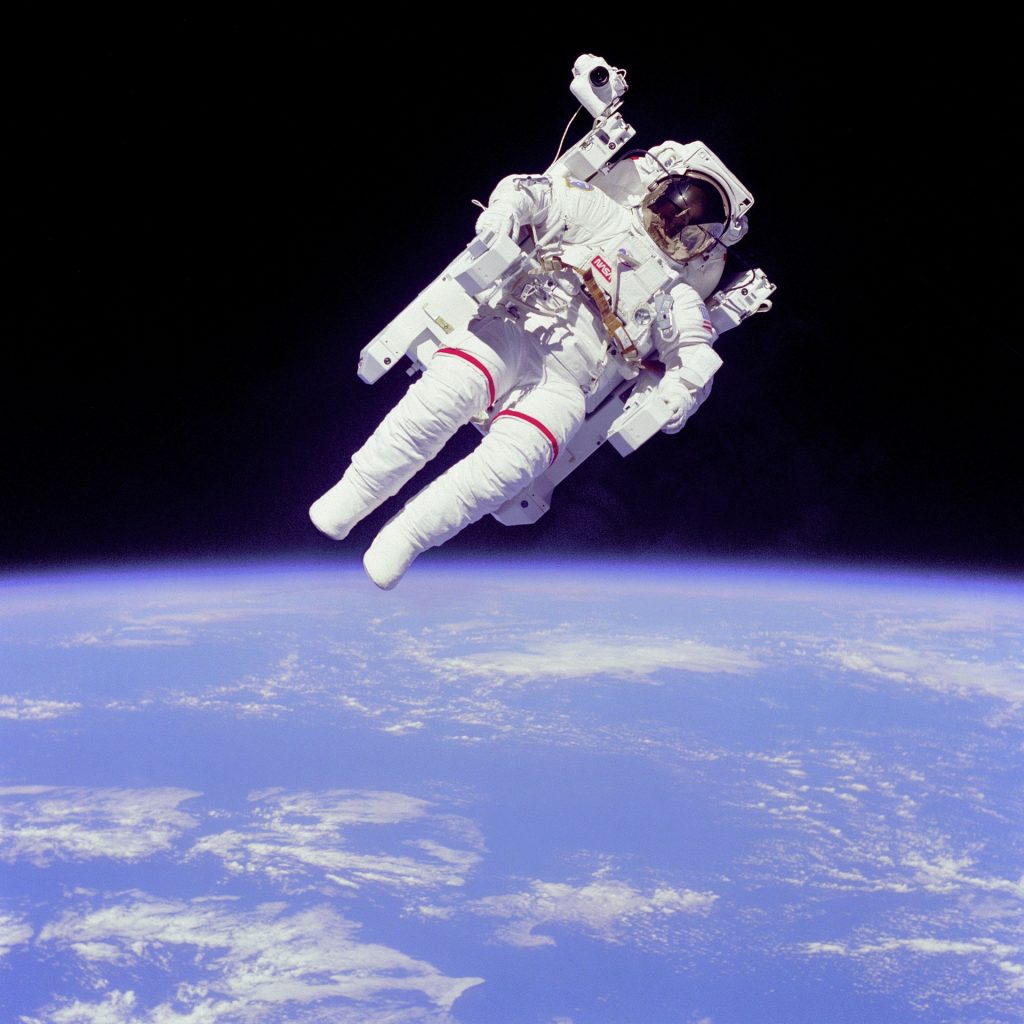 Como fica o corpo dos astronautas no espaço? | TIM Faz Ciência